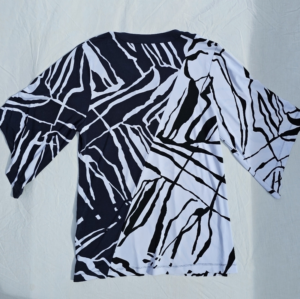 Dana Buchman Blue and white Tunic Style Top Size medium - Picture 2 of 11